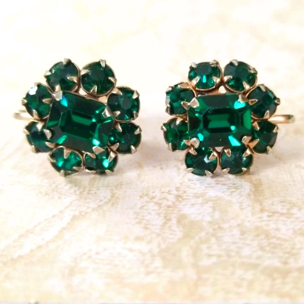 Vintage Simulated Emerald Gold Tone Screw Back Earrings